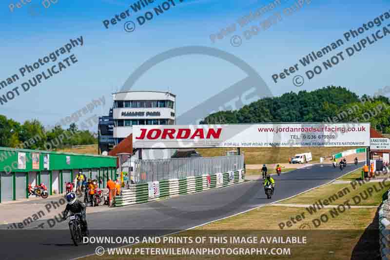 Vintage motorcycle club;eventdigitalimages;mallory park;mallory park trackday photographs;no limits trackdays;peter wileman photography;trackday digital images;trackday photos;vmcc festival 1000 bikes photographs